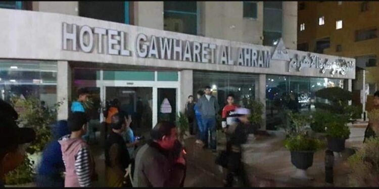 تفاصيل اندلاع حريق فندق الجوهرة بشارع الهرم.. شهود عيان: ساونا السبب!