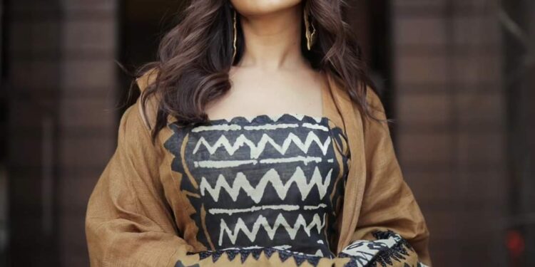 نعمة الأفوكاتو.. مي عمر تشارك جمهورها آخر إطلالة لها عبر فيسبوك