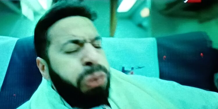 المداح 4 أسطورة العودة الحلقة الأولى.. سقوط طائرة عودة صابر من أسوان في النيل