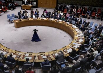 مجلس الأمن يطالب بوقف فوري لإطلاق النار في غزة والإفراج الفوري عن جميع الرهائن