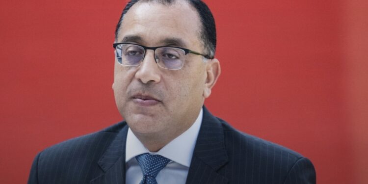 رئيس الوزراء: الحكومة والجهاز المصرفي أنهيا إجراءات الإفراج عن كامل البضائع المتراكمة في الموانئ