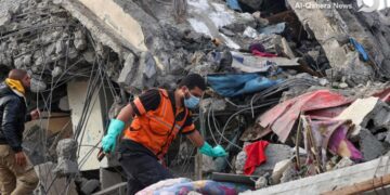 11 شخصا من عائلة واحدة في دير البلح بـ غزة ما زالوا تحت الأنقاض