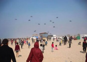 الولايات المتحدة تنفذ أول عملية إسقاط جوي للمساعدات على قطاع غزة