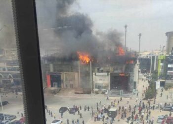 عاجل.. اندلاع حريق هائل في البنك العربي الإفريقي في التجمع الخامس