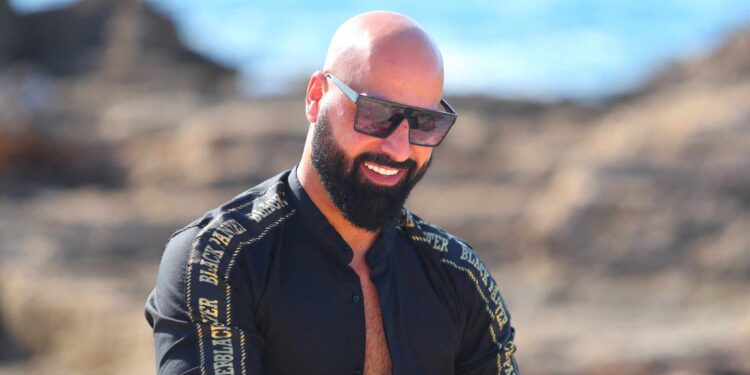 بحضور رموز الفن والمجتمع.. روميو إسحاق يفوز بلقب “ملك جمال آسيا”