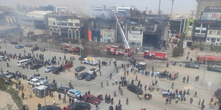 الحماية المدنية تسيطر على حريق نشب في البنك العربي الإفريقي وMID BANK في التجمع الخامس