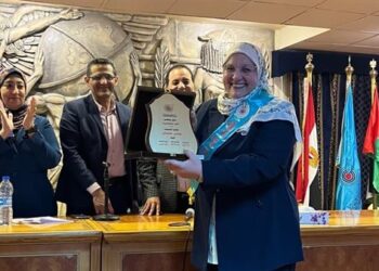 الصورة الحقيقية يهنئ الكاتبة الصحفية حنان عثمان لحصولها على لقب الأم المثالية من نقابة الصحفيين