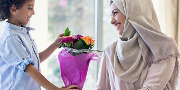 عبارات تهنئة بمناسبة عيد الأم 2024.. ست الحبايب أنت بسمتي الحلوة