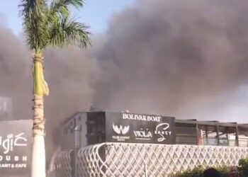 حريق هائل يلتهم مركب أمريكانا بكورنيش النيل في الجيزة