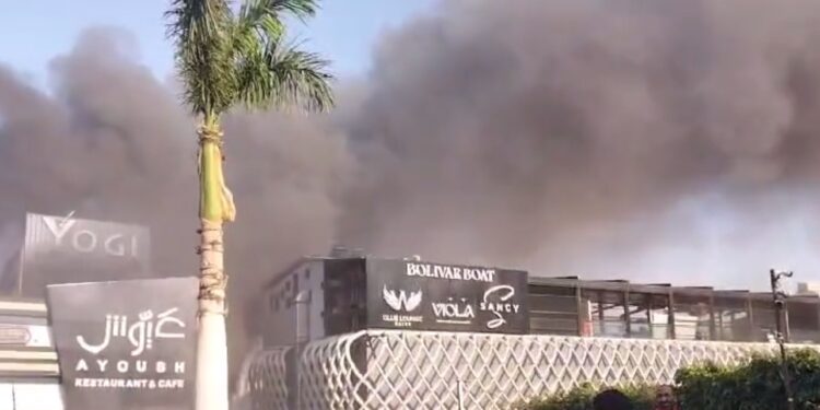 حريق هائل يلتهم مركب أمريكانا بكورنيش النيل في الجيزة