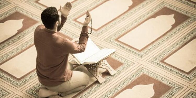 دعاء اليوم الرابع من رمضان 2024.. اللهم قوّني وافتح لي فيه أبواب الجنان