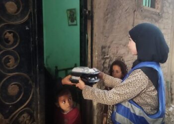 حياة كريمة.. مبادرة سبيل وقوافل السعادة توزع وجبات الخير في صعيد مصر