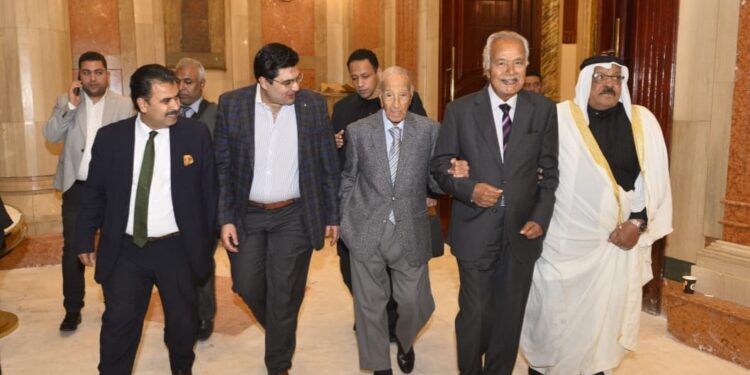 رابطة أبناء قنا والأقصر تكرم رموزها شيخ الأزهر والأبنودى ورشوان وفهمي عمر وأحمد بدير خلال حفل إفطارها السنوي