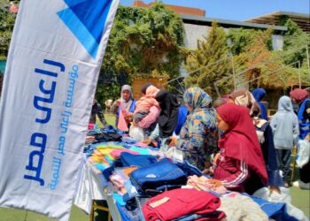 راعي مصر عضو التحالف الوطني توزع ملابس العيد على ٥ آلاف أسرة في المحافظات 