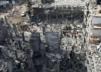 جيش الاحتلال الإسرائيلي ينسف منازل سكنية في منطقة السطر الغربي بخان يونس جنوبي قطاع غزة