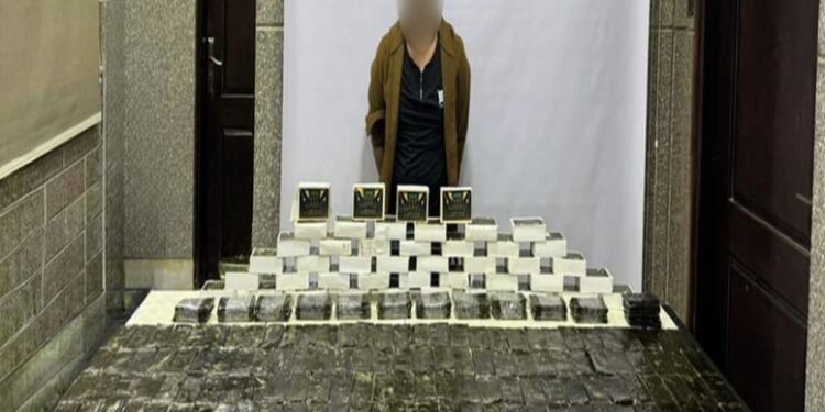 إدارة مكافحة المخدرات تضبط عاطل بحوزته 50 كيلوجرام من الحشيش