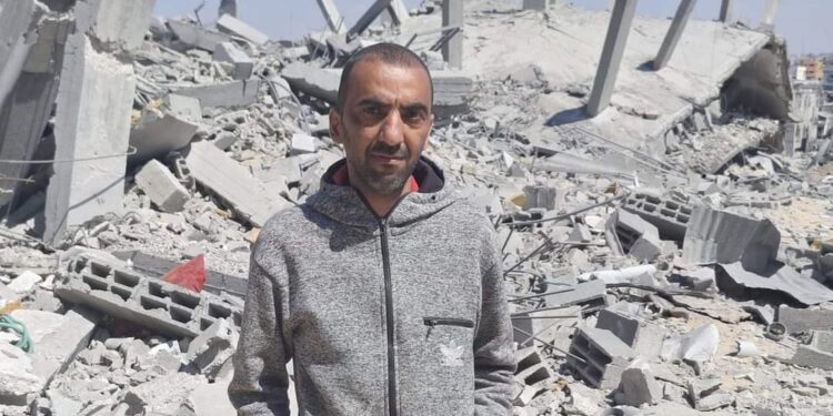 خاص.. الفلسطيني صاحب مقولة “من كثرة الشاحنات المصرية بحس حالي في مصر” يستغيث لإنقاذ زوجته.. تحتاج لعلاج فورا