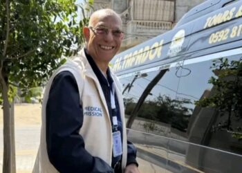 فخر العرب أحمد عبد العزيز.. طبيب مصري على خط النار لدعم الأشقاء في غزة