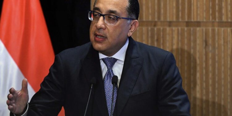 تنفيذا لتكليفات الرئيس السيسي.. رئيس الوزراء يتابع جهود زيادة الاحتياطي الاستراتيجي من السلع الأساسية