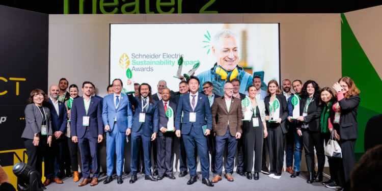 شنايدر إلكتريك تعلن أسماء الشركات العالمية الفائزة بالنسخة الثانية من جوائز تأثير الاستدامة لعام 2023