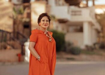 لبلبة تتبرع بفستانها من “الشيطانة التي أحبتني” لصالح مؤسسة راعي مصر  