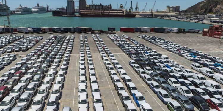 انخفاض أسعار السيارات يتواصل.. والشعبة تكشف موعد طرح موديلات 2025