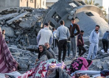 الاحتلال الإسرائيلي يقصف محيط المستشفى الإماراتي غرب رفح الفلسطينية 