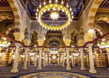 بعد تطويره.. الرئيس السيسي يفتتح مسجد السيدة زينب بالقاهرة