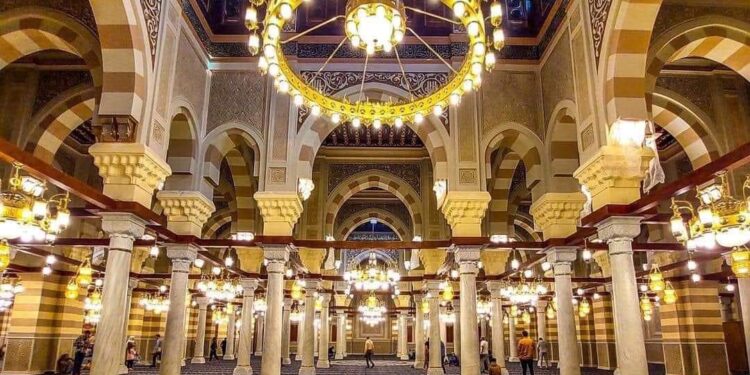 بعد تطويره.. الرئيس السيسي يفتتح مسجد السيدة زينب بالقاهرة