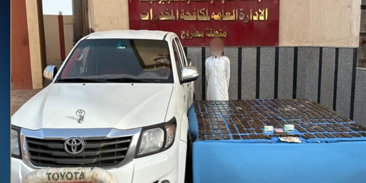 ضبط عاطل في مطروح بحوزته 24 كيلو حشيش و300 قرص مخدر
