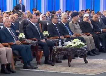 الرئيس السيسي يكرم عددا من النماذج المتميزة خلال احتفالية عيد العمال