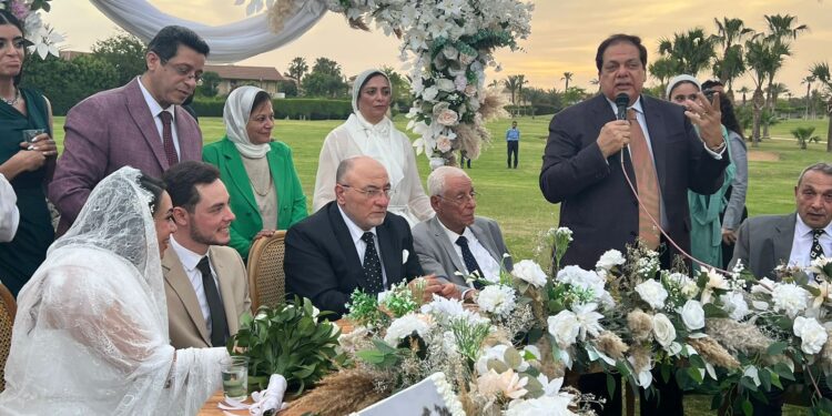 تم اجتزاء الحقيقة.. تامر أمين: أبو العينين مدح وبجل حسام موافي وشهد عقد قران نجلته 