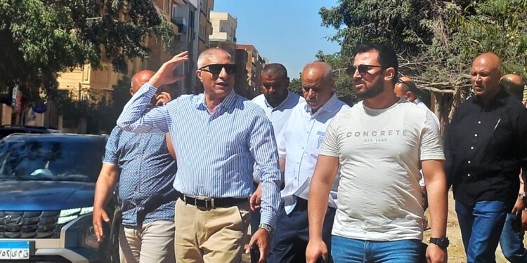 في جولة مفاجئة.. نائب رئيس هيئة المجتمعات العمرانية يتفقد منطقة عمارات أبناء الجيزة والحي السكني الثاني بأكتوبر