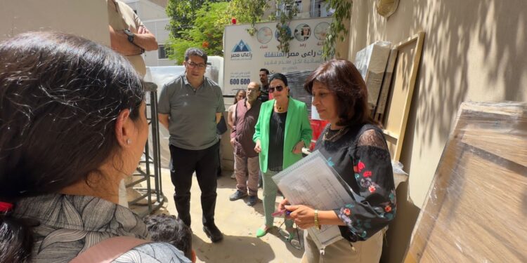 راعي مصر عضو التحالف الوطني توزع أجهزة كهربائية وأثاث منزلي على 68 أسرة أولى بالرعاية بالقاهرة