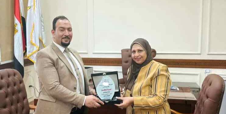 تكريم”كيم تك” للأجهزة العلمية في ملتقى كلية الزراعة بجامعة عين شمس