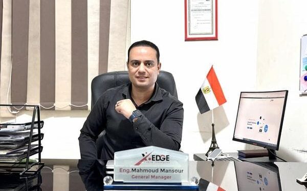 مهندس مصري يحتكر صناعة مكبس شاشات الموبايل على مستوى العالم.. ويحتفظ بحق الملكية الفكرية