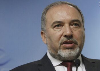 وزير الدفاع الإسرائيلي السابق: كان على الحكومة الإسرائيلية أن تستعد لإنشاء منطقة أمنية في جنوب لبنان قبل عدة أشهر 