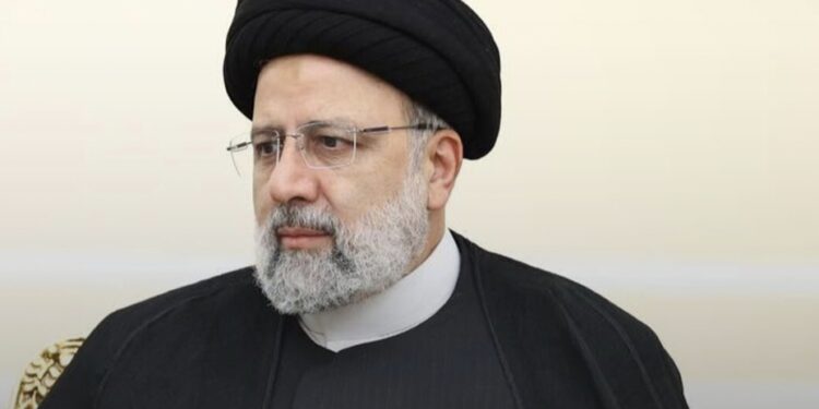 تعرض طائرة مروحية في قافلة تقل الرئيس الإيراني لحادث