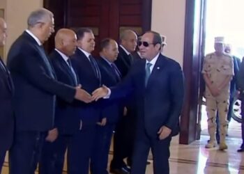 الرئيس السيسي يفتتح عدد من المشروعات التنموية بجنوب الوادي