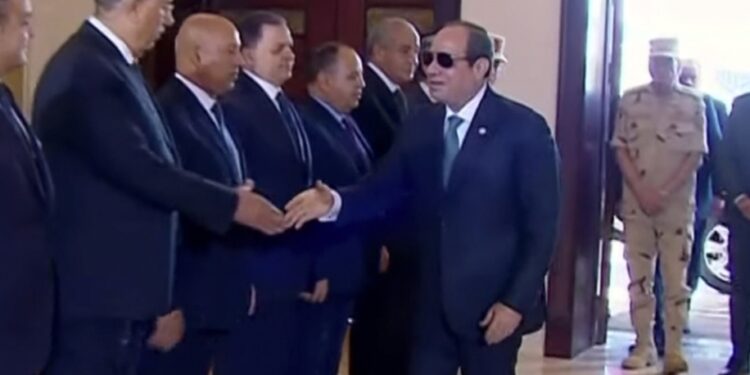 الرئيس السيسي يفتتح عدد من المشروعات التنموية بجنوب الوادي