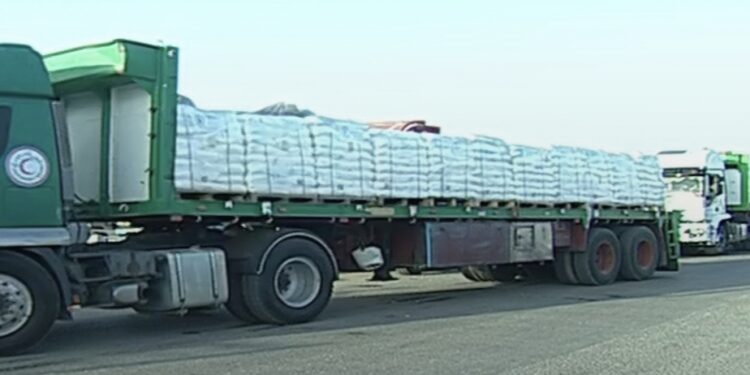 عاجل.. مرور 200 شاحنة مساعدات من معبر رفح إلى معبر كرم أبو سالم تمهيدا لدخولها إلى الأراضي الفلسطينية