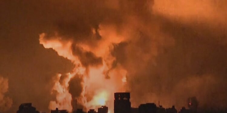 حدث ليلا.. تفاصيل مجزرة رفح الفلسطينية.. العدوان الإسرائيلي يشن هجوما على مخيمات النازحين ويسقط 40 شهيدا ومئات الجرحى