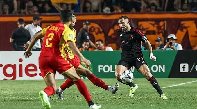 صدمة.. إصابة علي معلول قد تبعده عن المشاركة في لقاء العودة بين الأهلي والترجي في القاهرة