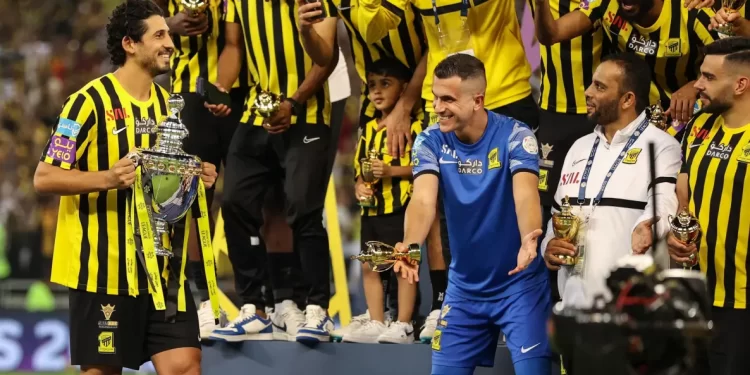 هل يغادر أحمد حجازي عن صفوف الاتحاد السعودي؟