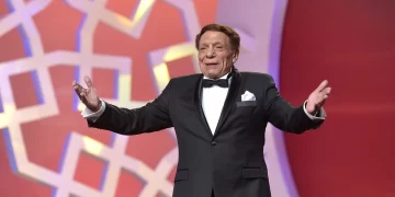 الإعلامية عزة مصطفى تهنئ الزعيم عادل إمام بذكرى ميلاده