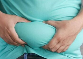 كيف تؤثر السمنة على العقل؟.. استشاري صحة نفسية يجيب