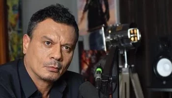 وفاة إحدى السيدتين.. تطورات جديدة في حادث الفنان عباس أبو الحسن