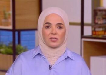 النفس ضعيفة.. منى عبد الغني تكشف سبب ارتدائها الحجاب