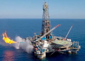 هل توقف العمل في حقل ظهر؟.. متحدث البترول يجيب