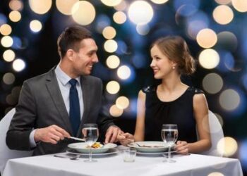 متسأليهوش قبضك كام.. اتيكيت قعدة التعارف مع العريس.. first date